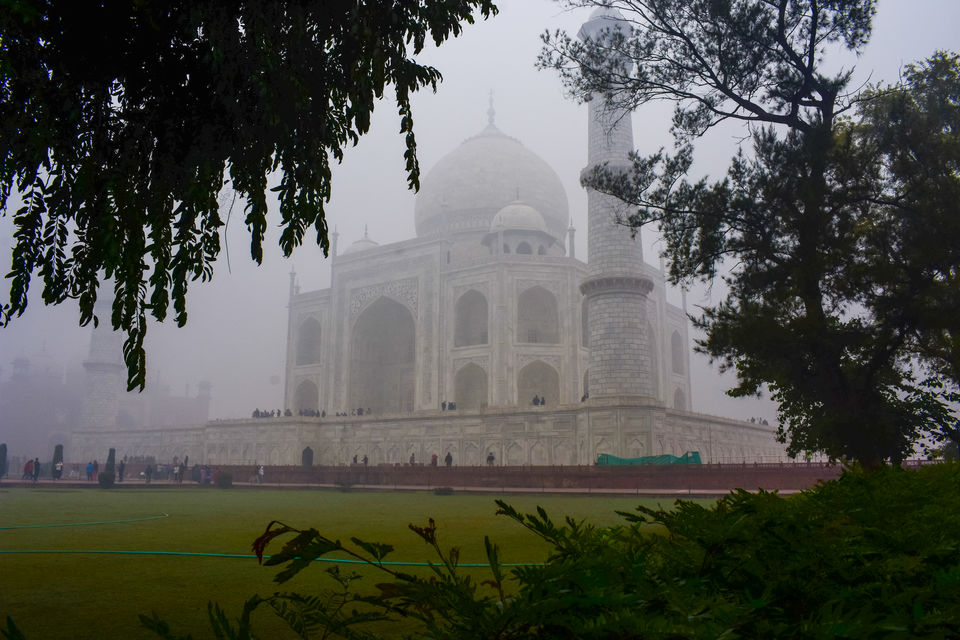 Photo of Taj Mahal, white-blind with Fog by Rahul Priyadarshi