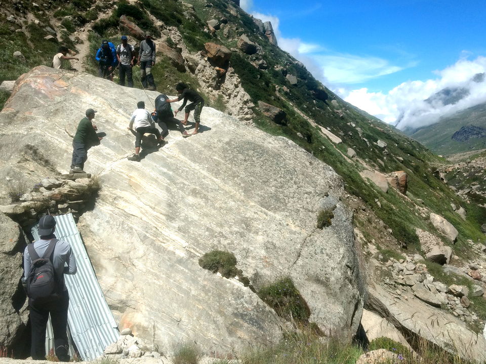 Photo of PIN PARVATI PASS: Our Rendezvous with verdant valleys and the hazel-colored Himalayas 13/36 by Nitika Sharma