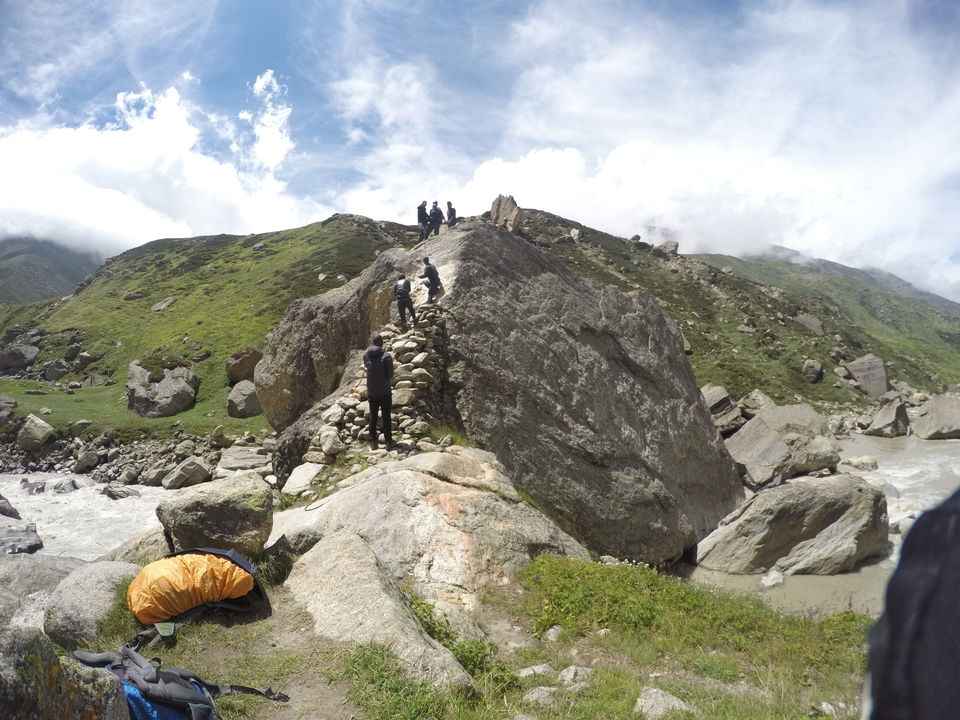 Photo of PIN PARVATI PASS: Our Rendezvous with verdant valleys and the hazel-colored Himalayas 14/36 by Nitika Sharma