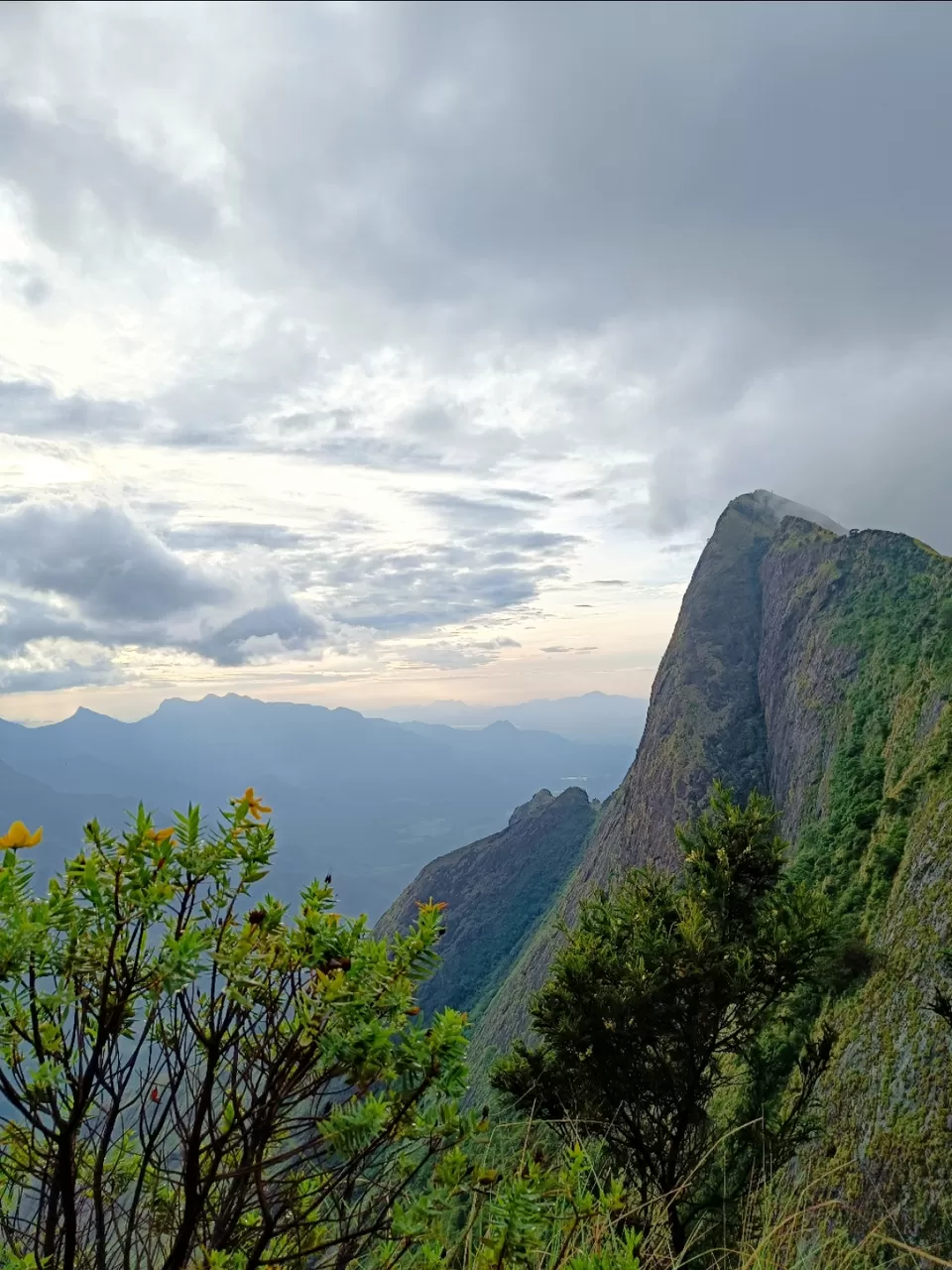 Photo of Kolukkumalai Sunrise point by Arjun s
