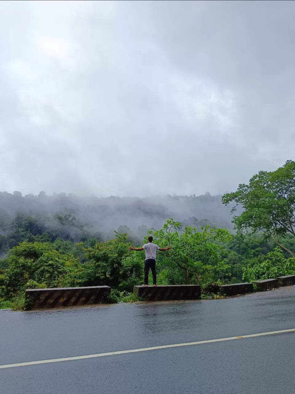 Photo of Kolukkumalai Sunrise point by Arjun s