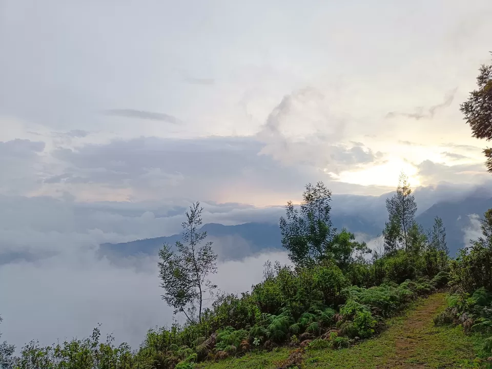 Photo of Kolukkumalai Sunrise point by Arjun s