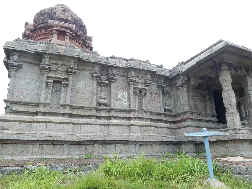 Photo of tomb at the top by Nandan Priyadarshi