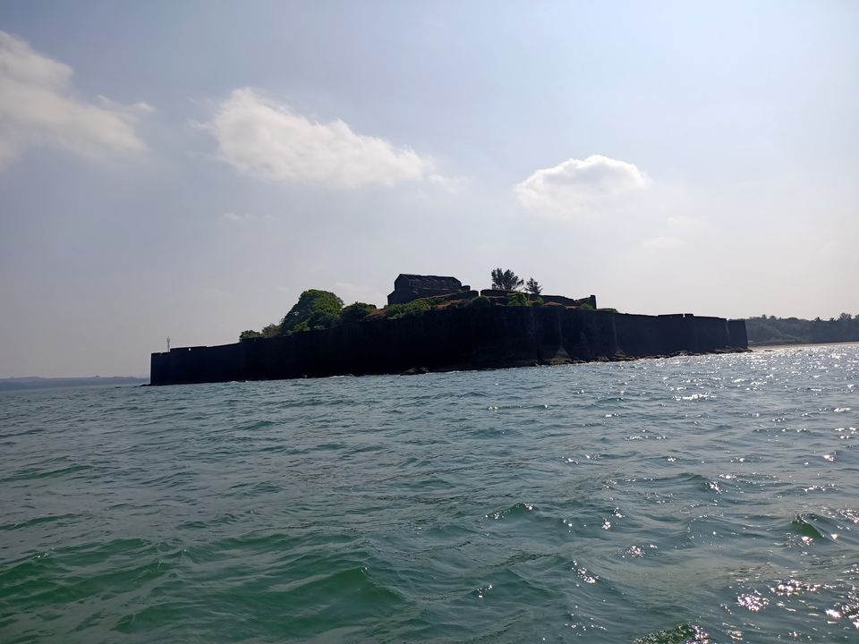 Photo of Yashwant Gad Fort, Redi, Khalchikar, Maharashtra, India by Rama Kant Gupta