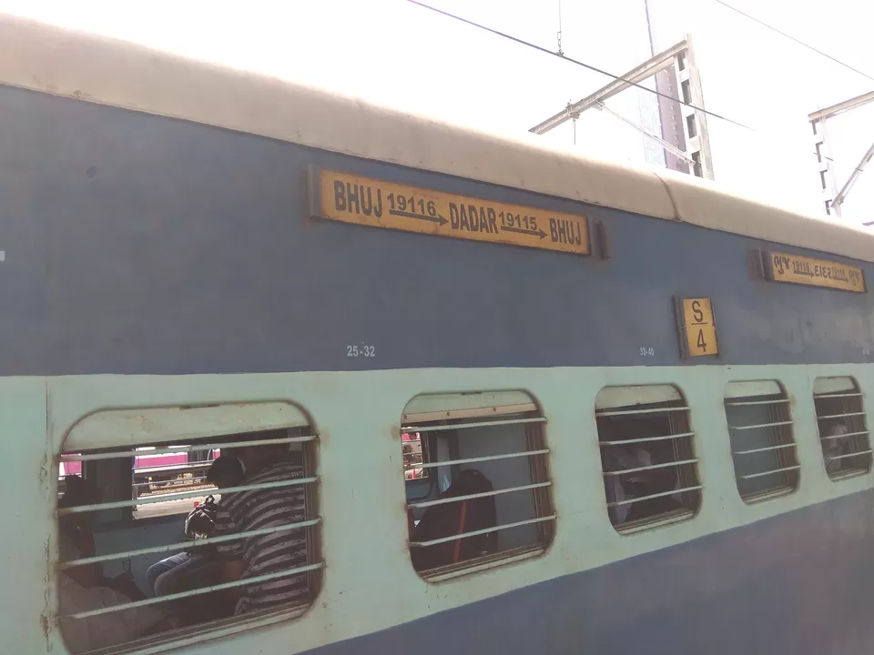 Photo of Dadar Western Railway Platform no. 7, Matunga Central Railway Workshop, Lokmanya Tilak Colony, Dadar, Mumbai, Maharashtra, India by Imkannan