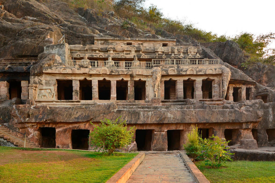 Photo of Undavalli Caves, Barrage, Undavalli, Amaravati, Andhra Pradesh, India by Sheetal Vibhuti escapingsoul.in