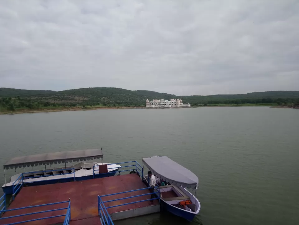Photo of jüSTa Lake Nahargarh Palace, Village, Parsoli, Rajasthan, India by travelmommy_travelbaby