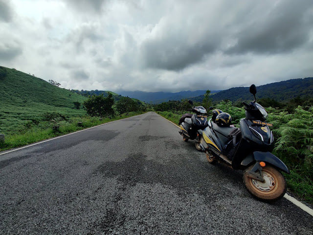 Photo of Four girls for Fun - Chikmagalur Bike Trip :) by sindhu bijjal