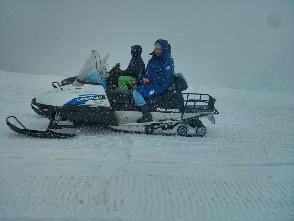 Photo of Romancing the Snow in Kashmir 2/12 by Yamini Vijendran