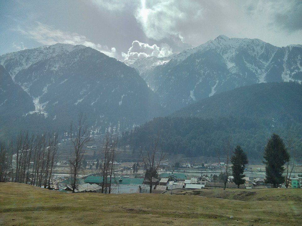 Photo of Romancing the Snow in Kashmir 3/12 by Yamini Vijendran