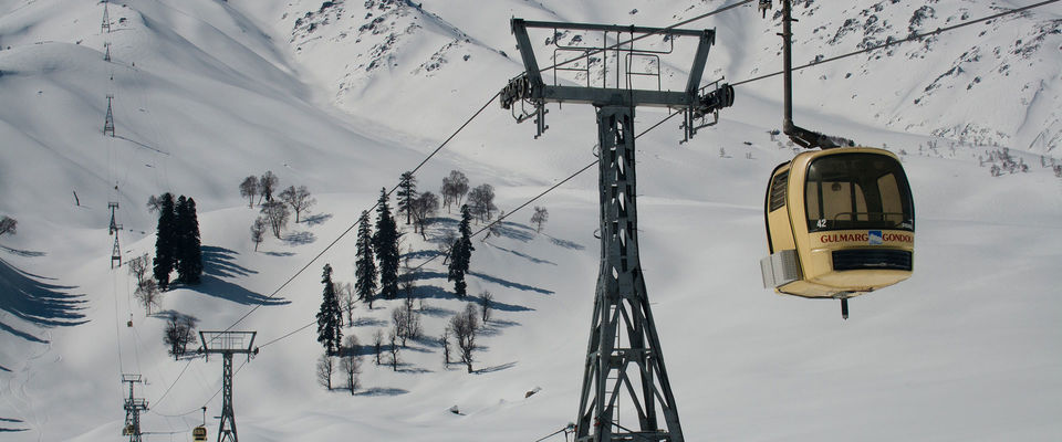 Photo of This Winter Enjoy World Second Highest Gondola in Gulmarg by Juhi Saxena
