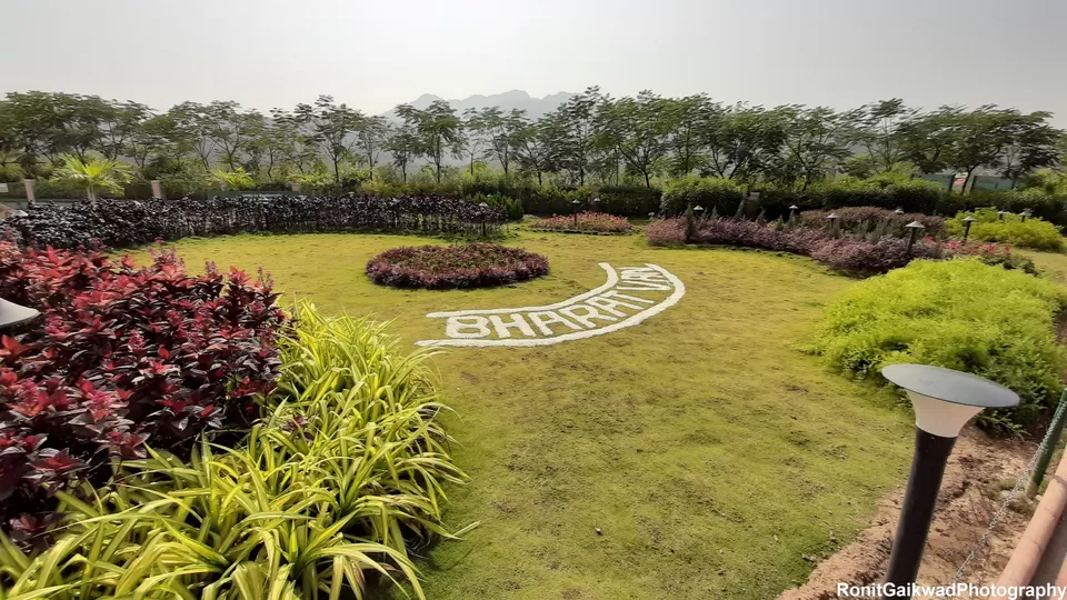 Photo of Valley of Flowers (ફ્લાવર વેલી), Gujarat, India by Ronit Rajesh Gaikwad