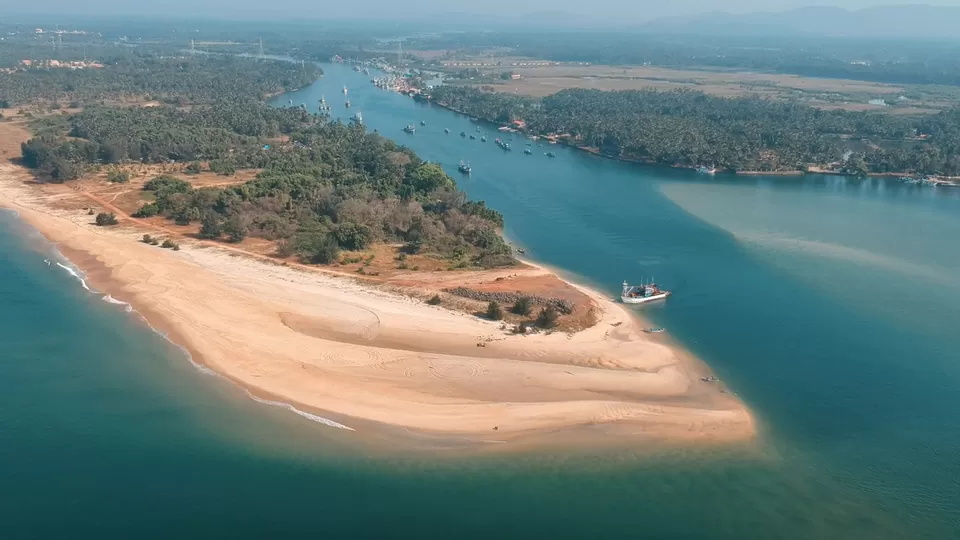 Photo of Mobor Beach, Goa, India by ItinerariesByDnKomi