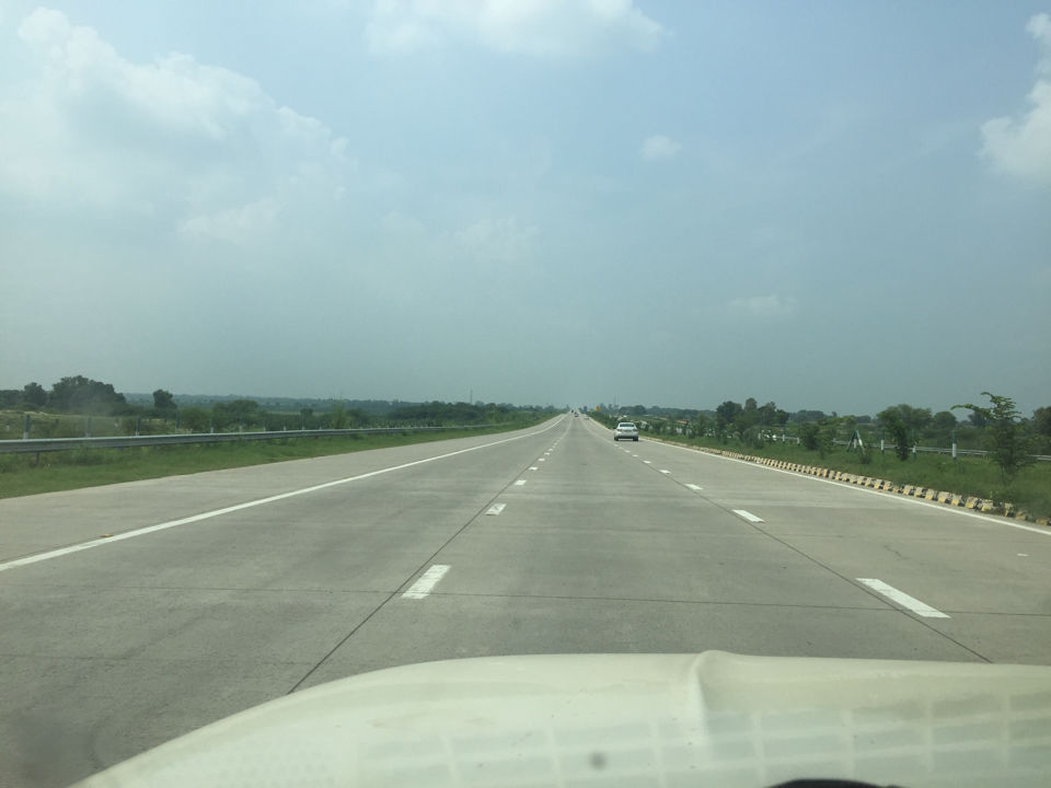 Photo of Yamuna Expressway, Barhaun, Uttar Pradesh 281204, India by Rohit Pritwani