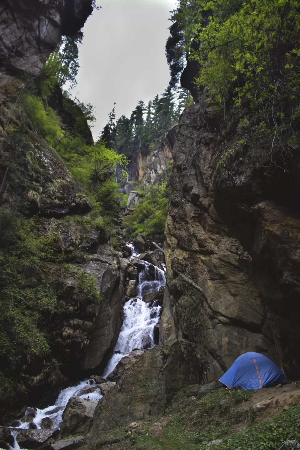 Photo of KheerGanga Waterfall - Half way, Kullu, Himachal Pradesh, India by Aashish M Pawgi