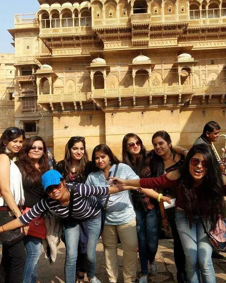 Photo of 8 Delhi Girls | Sleeper Coach | Total Mess | Memorable AF #LifeOnATrain by Simi