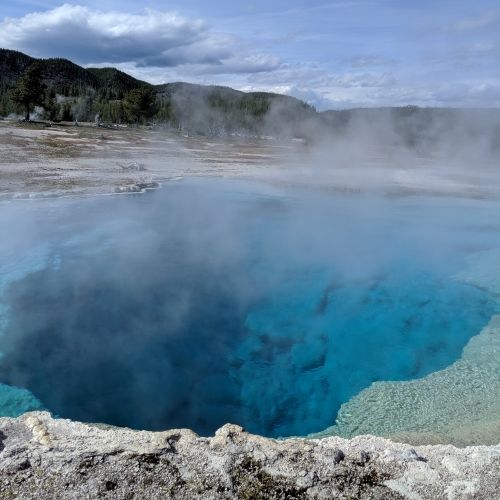 Photo of Yellowstone National Park - Sightseeing by Isha