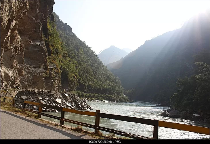 Photo of Bhuntar, Himachal Pradesh, India by Shreyas Macwan