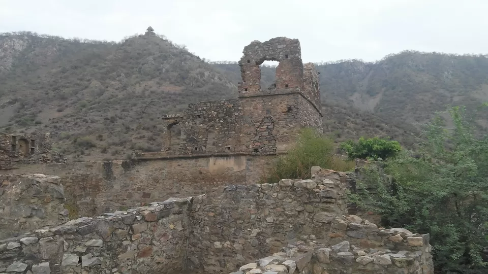 Photo of Bhangarh Fort, Bhangarh, Rajasthan, India by Shreyas Macwan