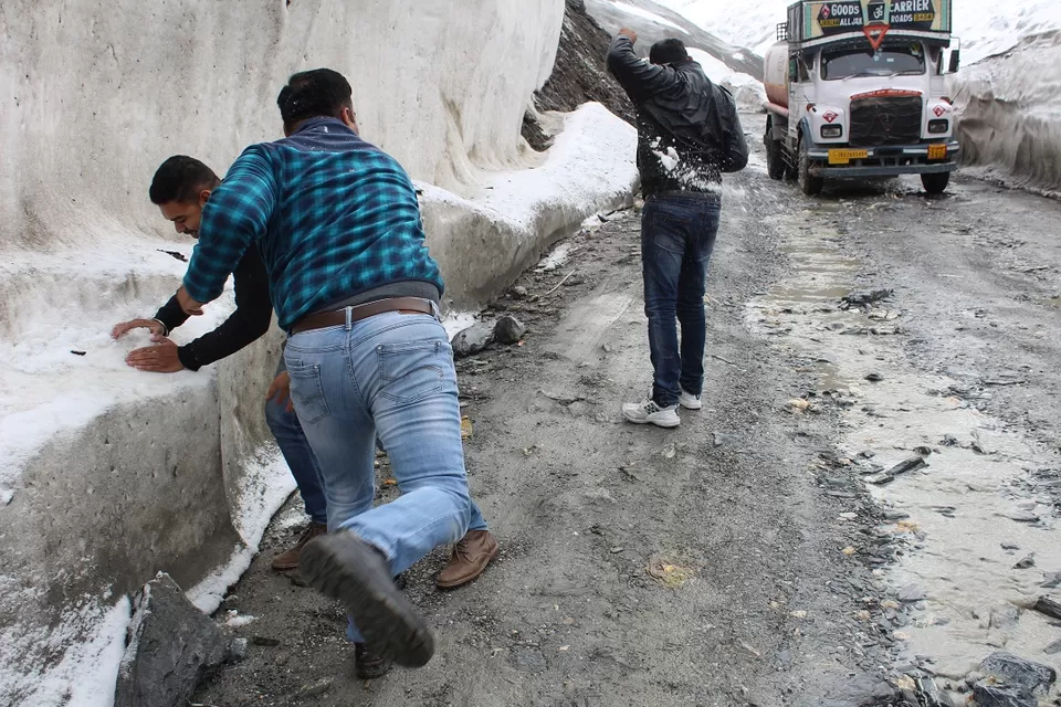 Photo of Srinagar - Leh Highway, Karapura Pain, Kashmir Golf Course, Rainawari, Srinagar by Shreyas Macwan