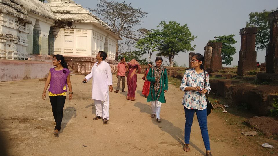 Photo of Rameshwar Temple Road, Ramaswar, West Bengal, India by Poulami Das