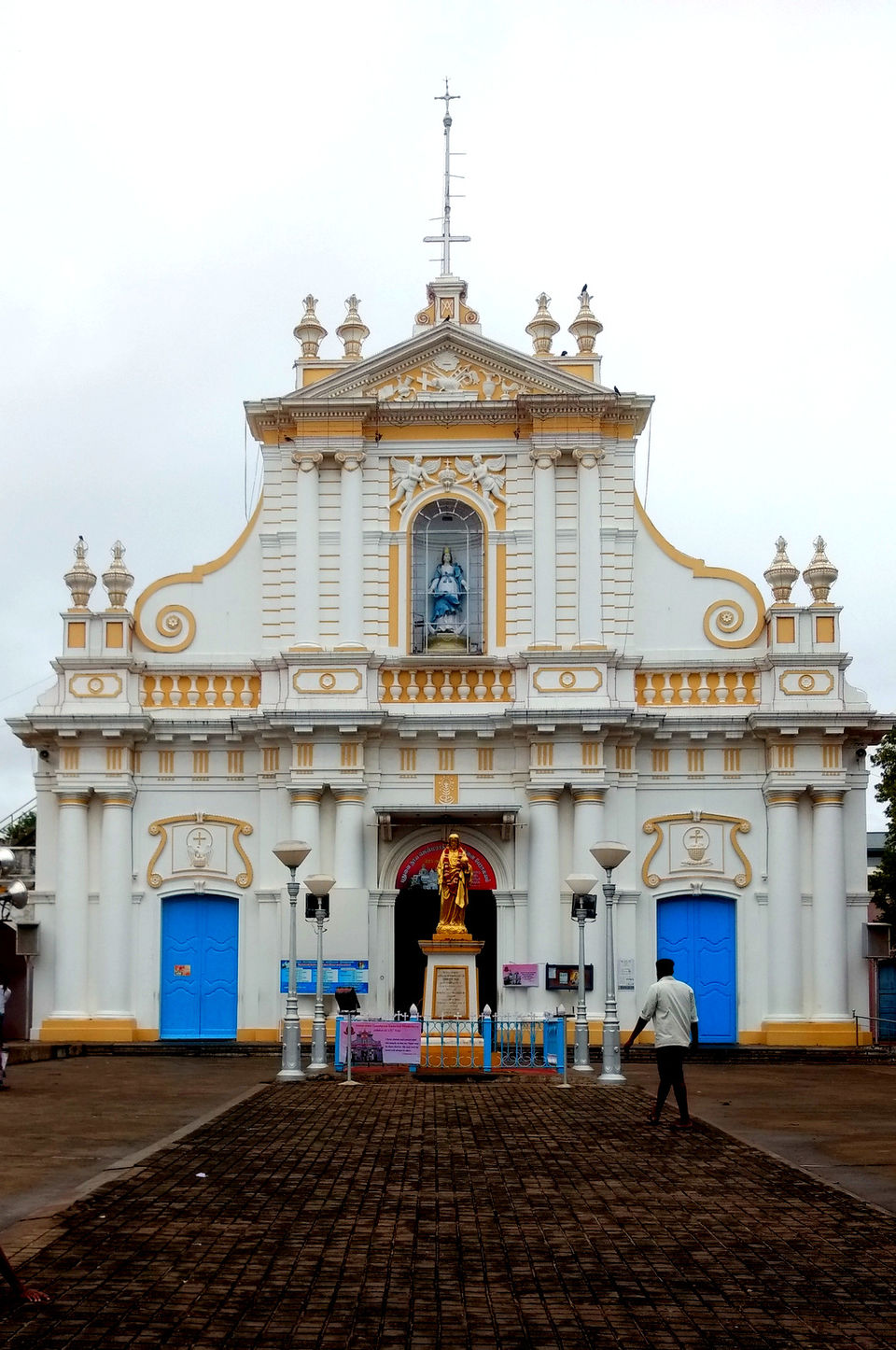 Photo of Let's paint our lives Yellow- Pondicherry! 11/22 by Chetna Khetawat (The Vagabond Dreamer)