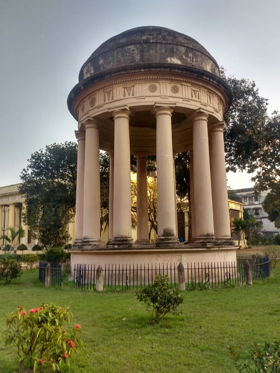 Photo of Colonial Calcutta #architecture #history #heritage #kolkata #cityofjoy #beautifulbengal #church by Abhirup Saha