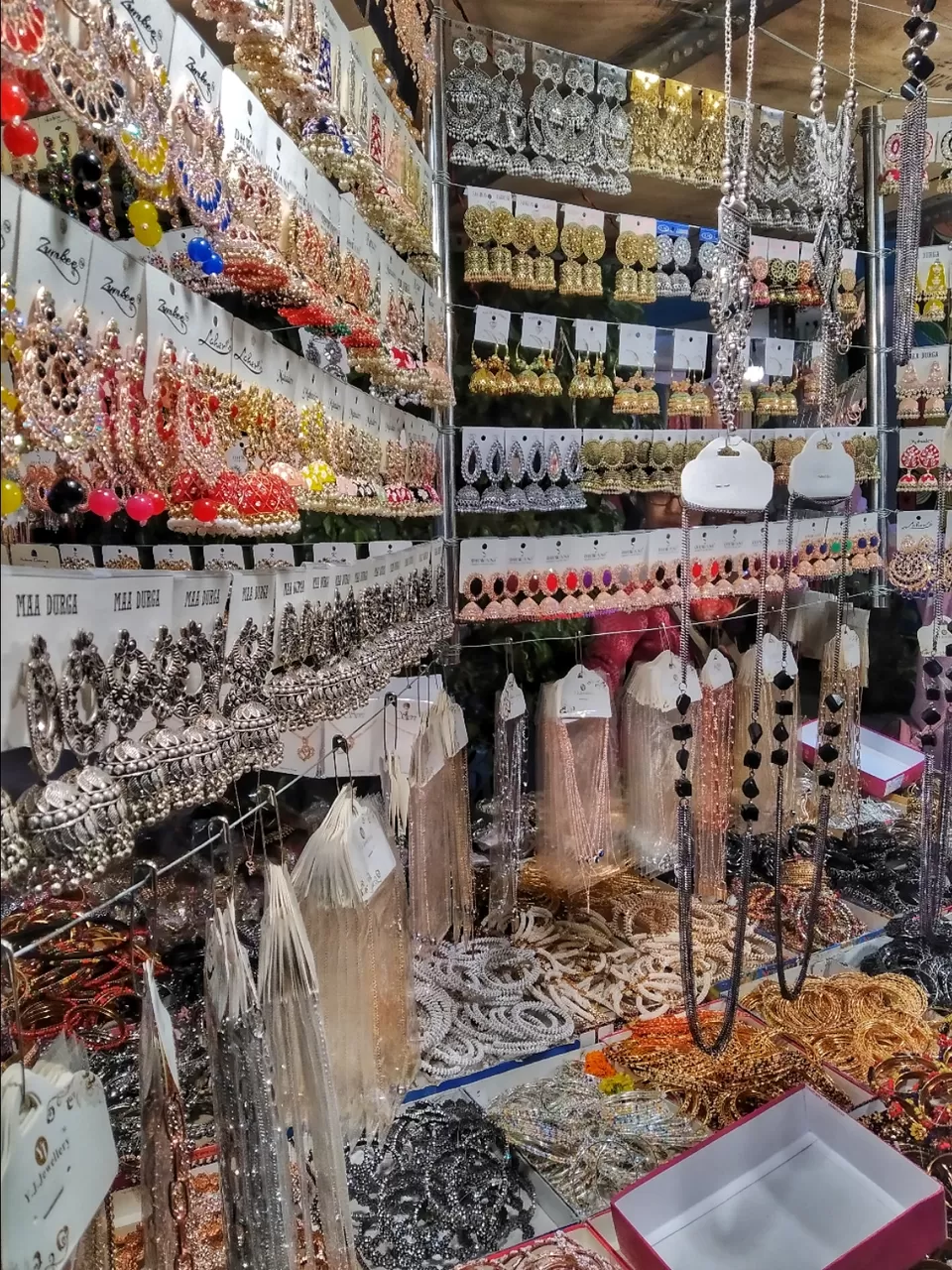 Photo of City Fair & Festivals #kolkata #culture #cityofjoy #shops #films #books #music #handicraft #art by Abhirup Saha