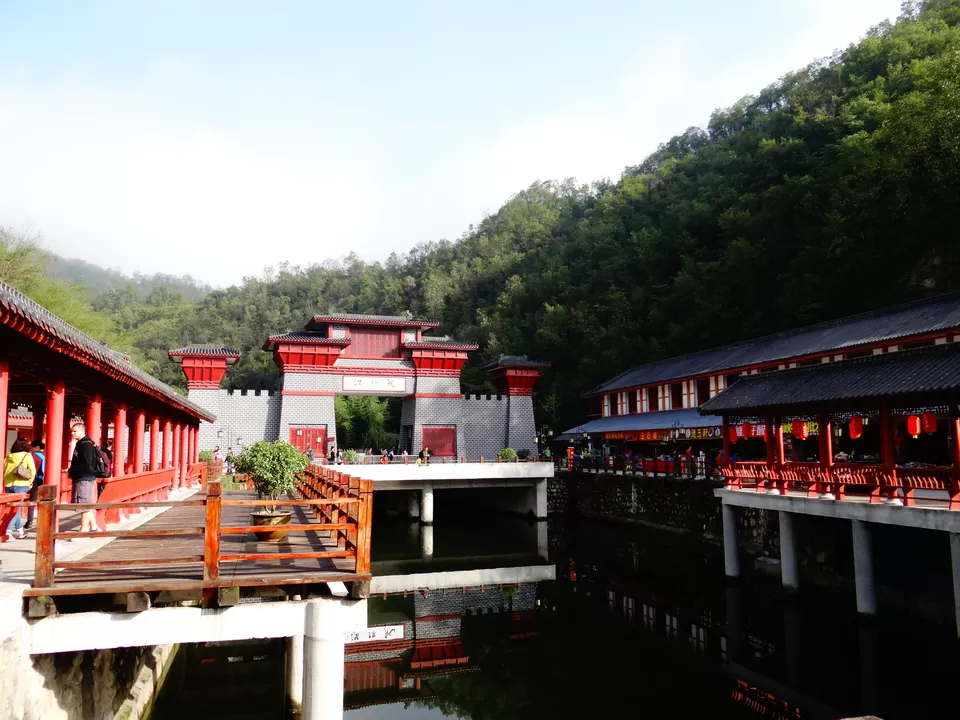 Photo of Dragon Pool Valley Scenic Area, Henan, China by Liv