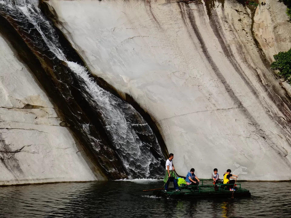Photo of Dragon Pool Valley Scenic Area, Henan, China by Liv