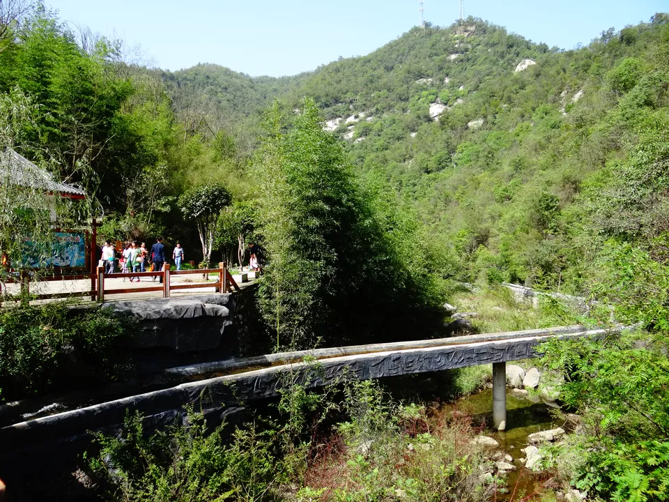 Photo of Dragon Pool Valley Scenic Area, Henan, China by Liv