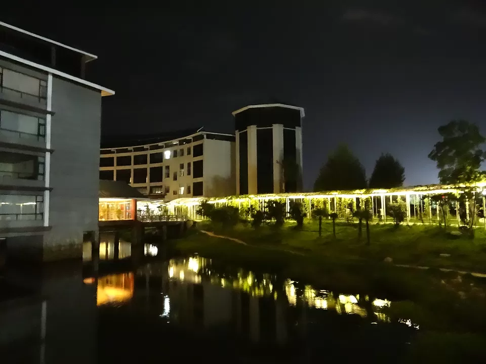 Photo of Lotus Hot Spring Hotel, Xinyang, China by Liv