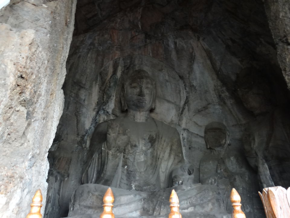 Photo of Longmen Grottoes by Liv