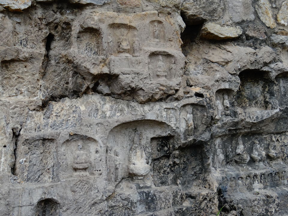 Photo of Longmen Grottoes by Liv