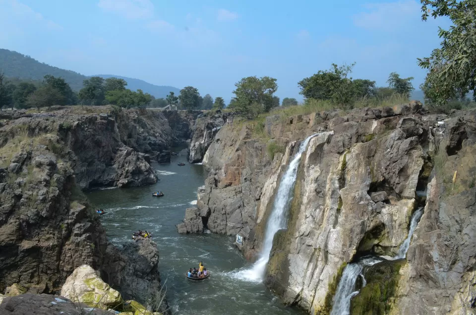 Photo of Hogenakkal Waterfalls, Chamarajanagar, Karnataka, India by Uday Shankar S