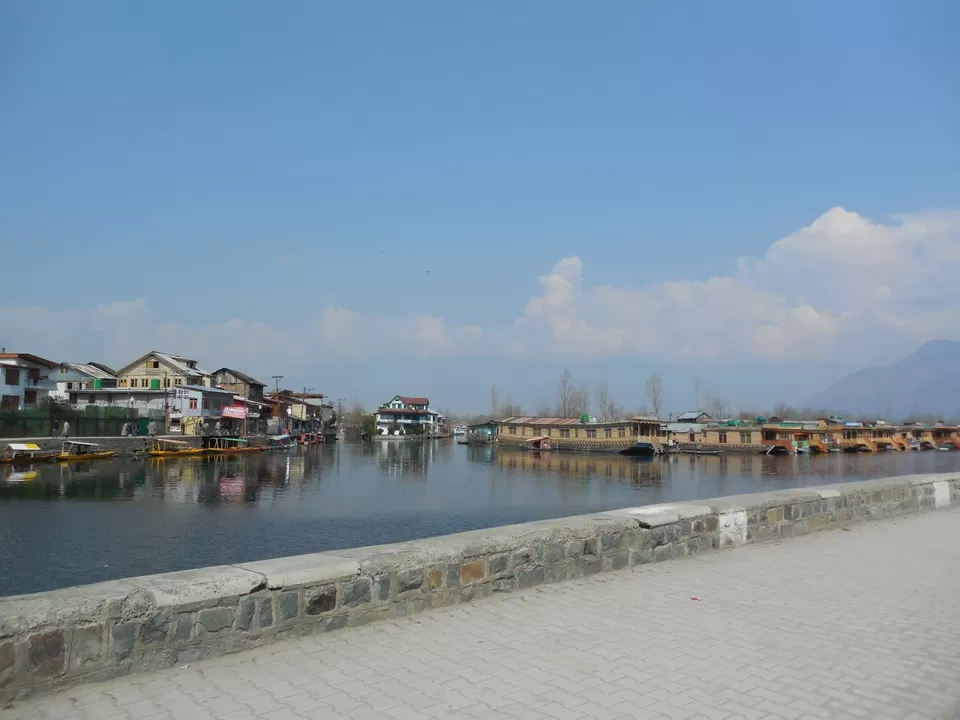 Photo of Dal Lake by Sunil Khurana