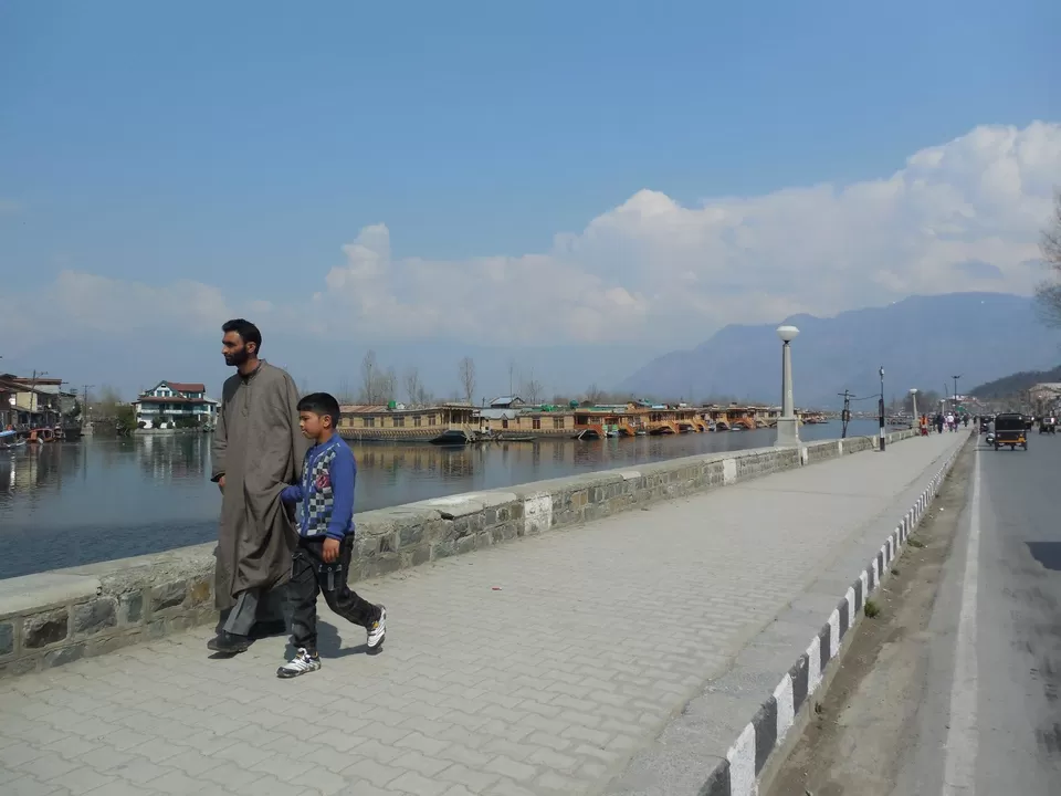 Photo of Dal Gate (Dal Lake) by Sunil Khurana