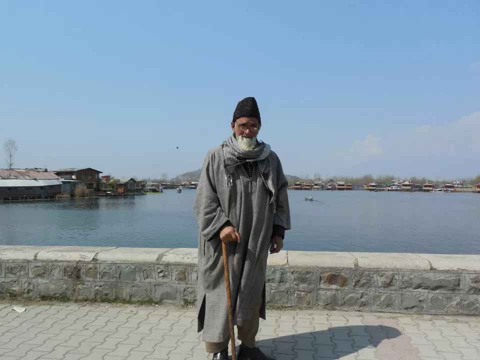 Photo of Dal Lake by Sunil Khurana
