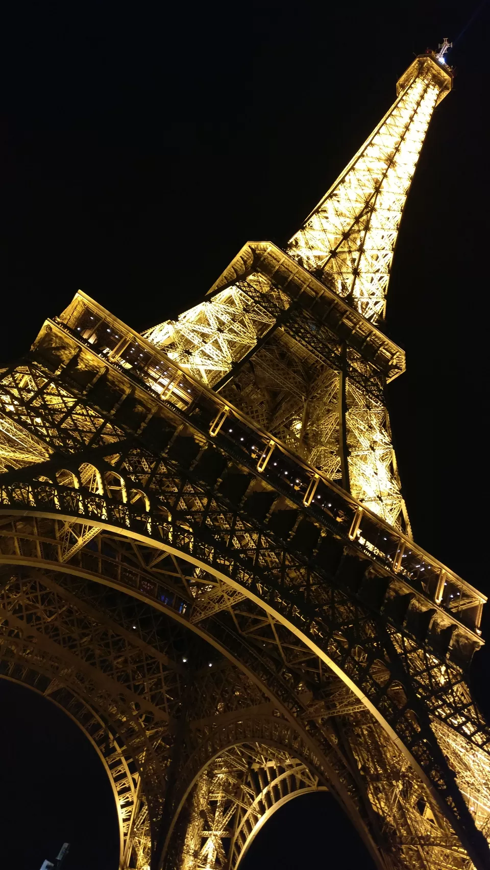 Photo of Eiffel Tower, Paris, France by Zerxes Wadia