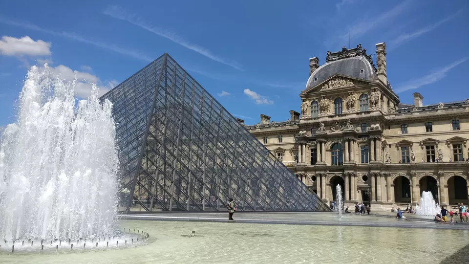 Photo of Louvre Museum, Rue de Rivoli, Paris, France by Zerxes Wadia
