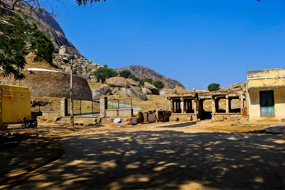 Photo of Madhugiri- the second highest monolith in Asia is 120 kms from Bangalore by Mouna Nanaiah