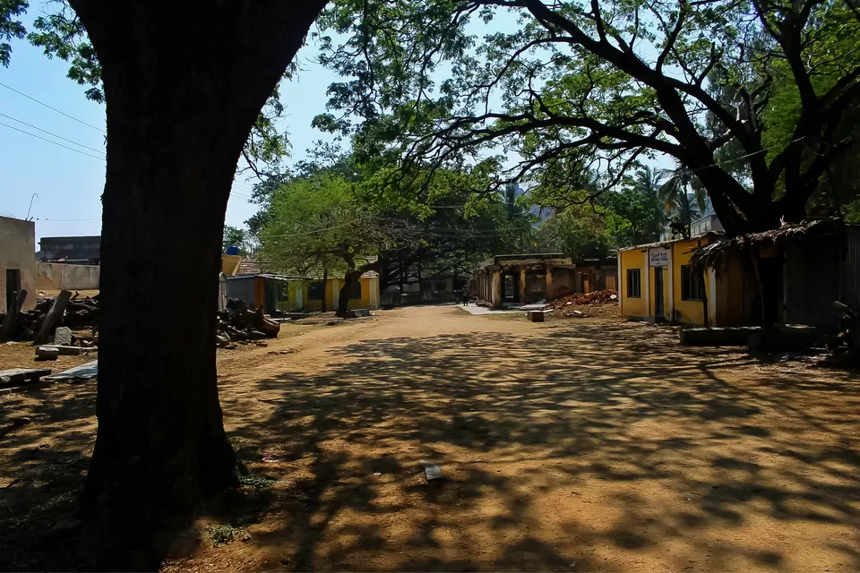 Photo of Madhugiri- the second highest monolith in Asia is 120 kms from Bangalore by Mouna Nanaiah