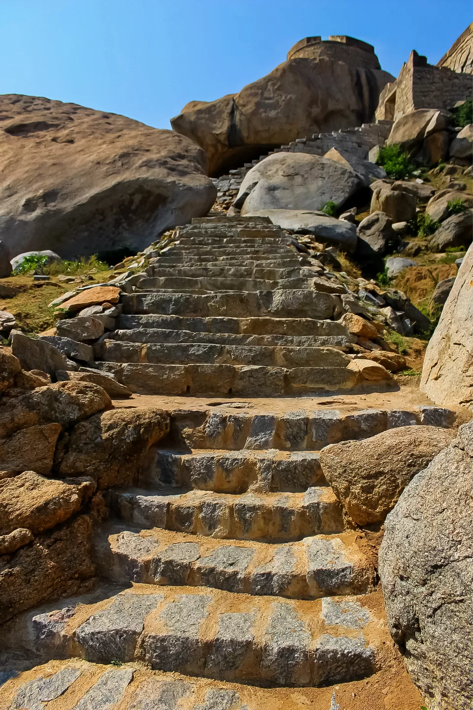 Photo of Madhugiri- the second highest monolith in Asia is 120 kms from Bangalore by Mouna Nanaiah