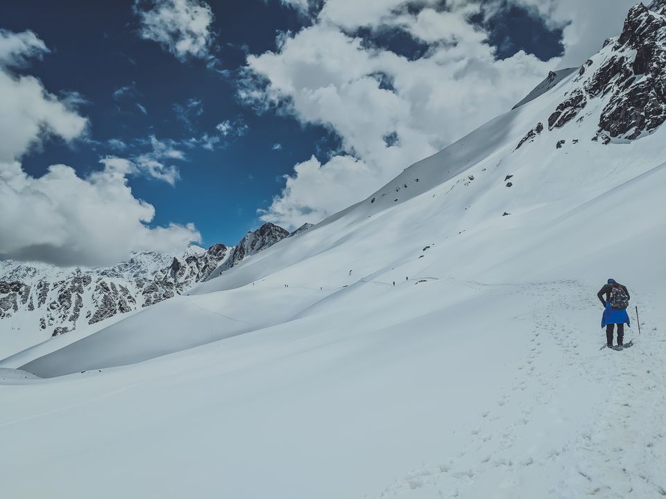 Photo of Sar Pass - A frozen lake, a ridge and snow slides at 14k feet 6/6 by Mouna Nanaiah