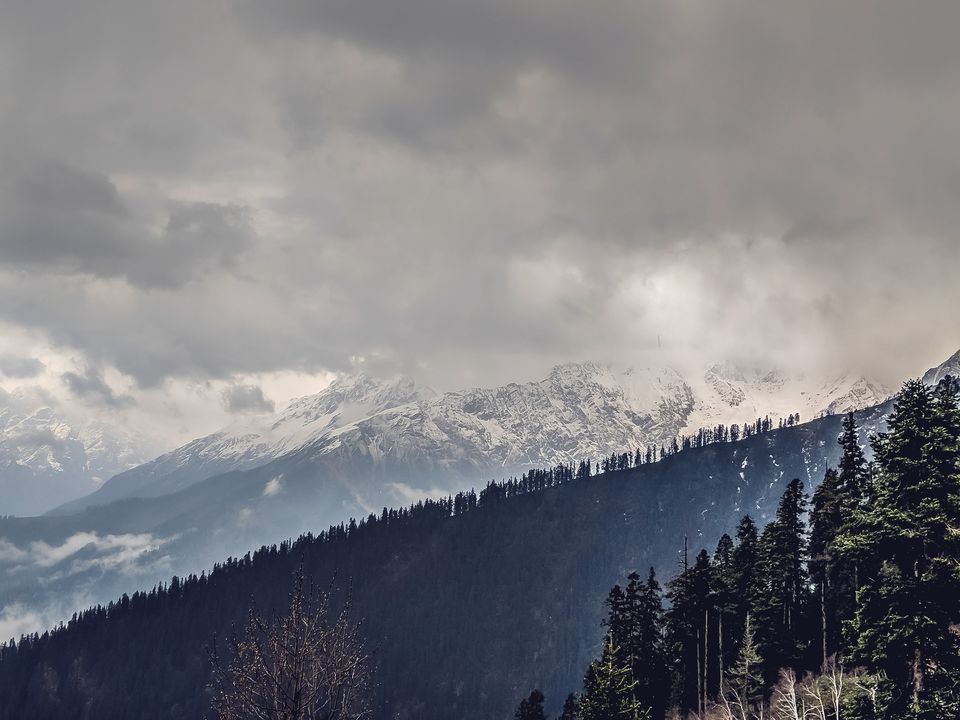 Photo of Sar Pass - A frozen lake, a ridge and snow slides at 14k feet by Mouna Nanaiah