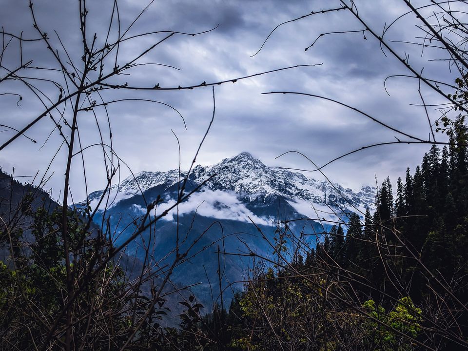 Photo of Sar Pass - A frozen lake, a ridge and snow slides at 14k feet by Mouna Nanaiah