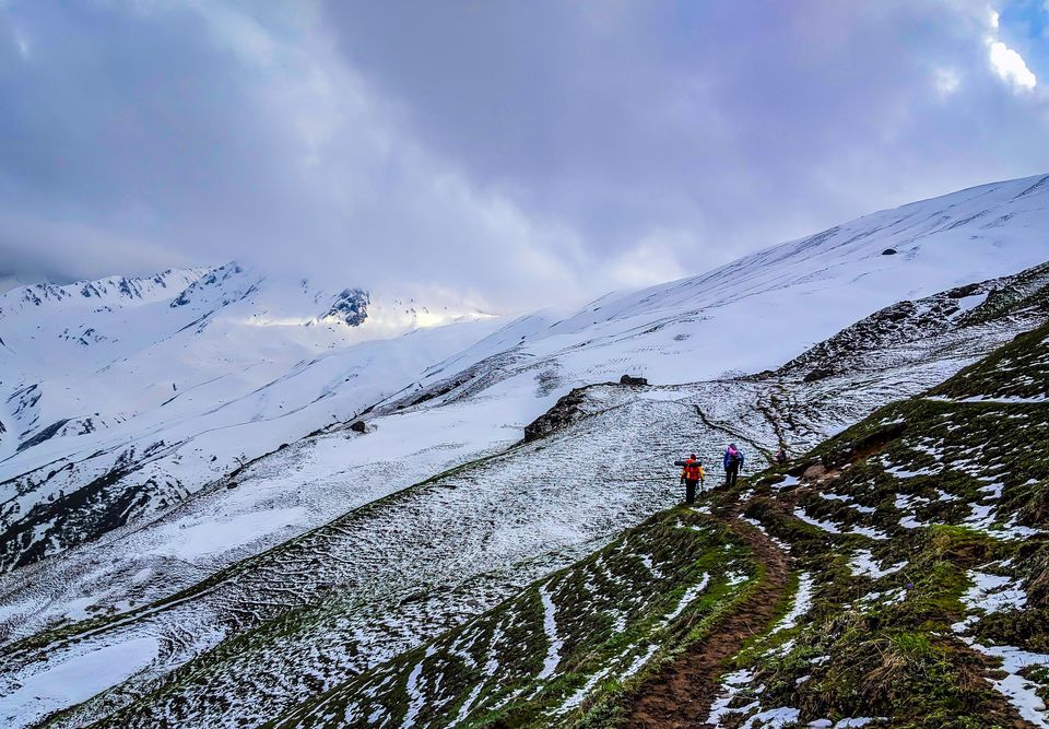 Photo of Sar Pass - A frozen lake, a ridge and snow slides at 14k feet by Mouna Nanaiah