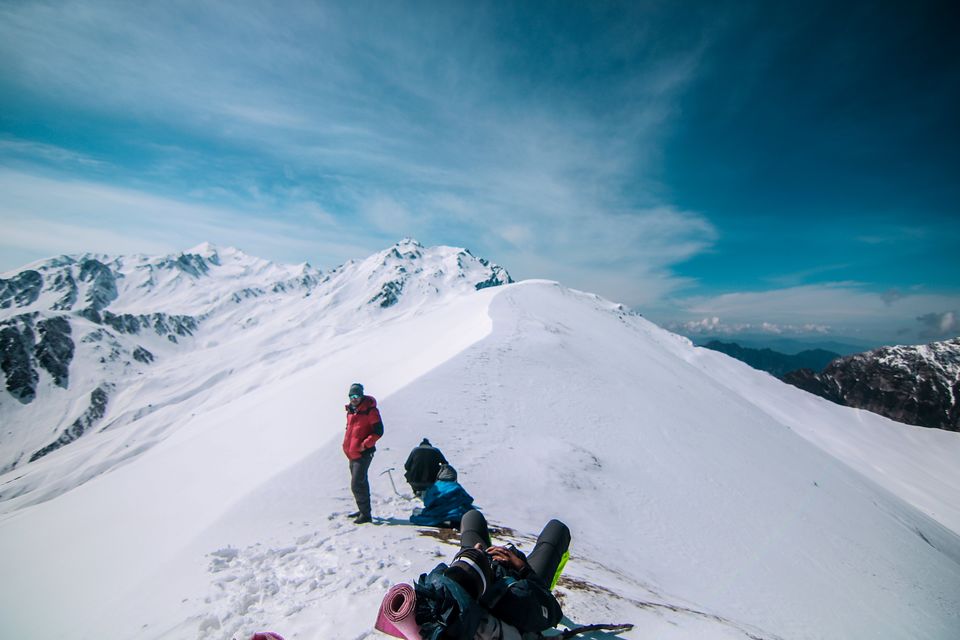 Photo of Sar Pass - A frozen lake, a ridge and snow slides at 14k feet by Mouna Nanaiah