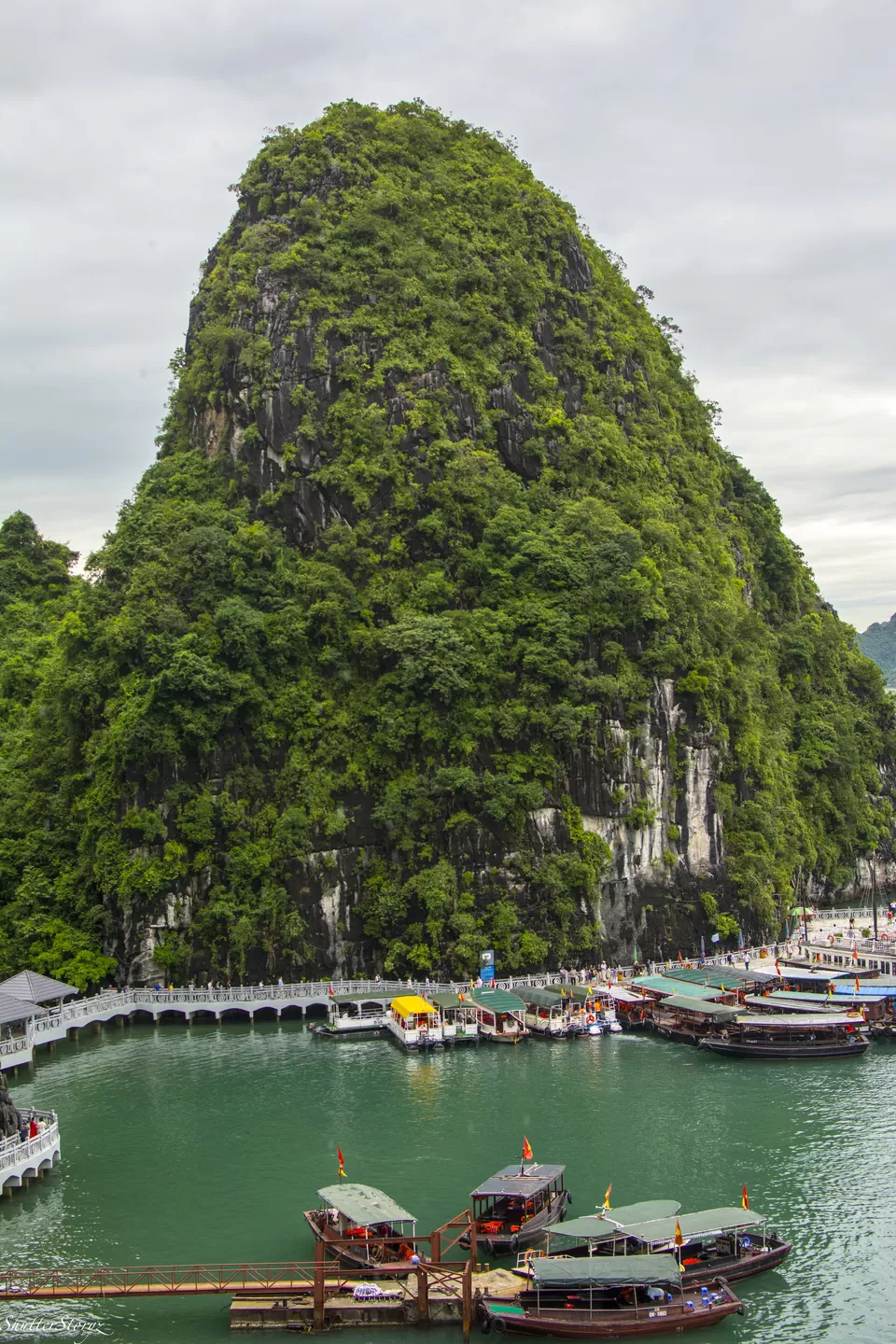 Photo of Hạ Long Bay, Thành phố Hạ Long, Quảng Ninh, Vietnam by Shutter.Storyz