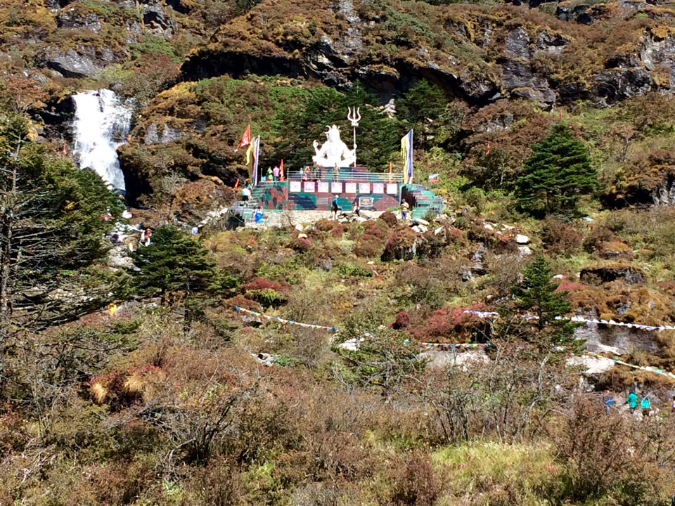 Photo of Banjhakri Fall, Gangtok, Sikkim, India by Shiyona